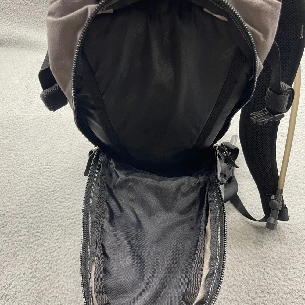 CamelBak Chaos‎ Black Grey Hydration Pack Backpack w/ 2L Bladder Hydrate or Die